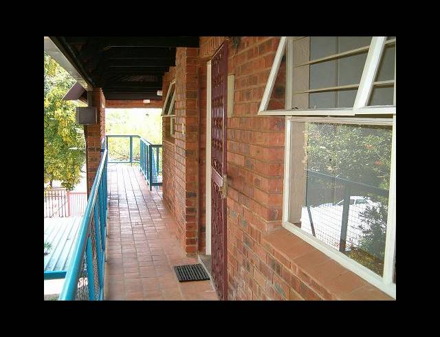 2 BEDROOM TOWNHOUSE FOR SALE IN WINDSOR EAST